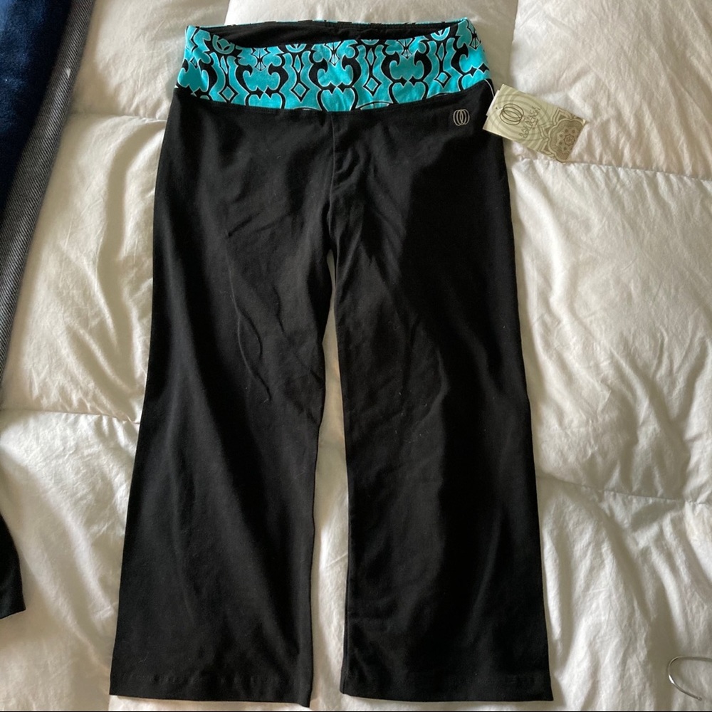NWT yoga capris leggings